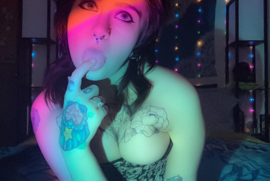 S1cknikki's tweet photo. Hey, DM me for a chance to win a discounted subscription 😘 https://t.co/fuGLRePbqs