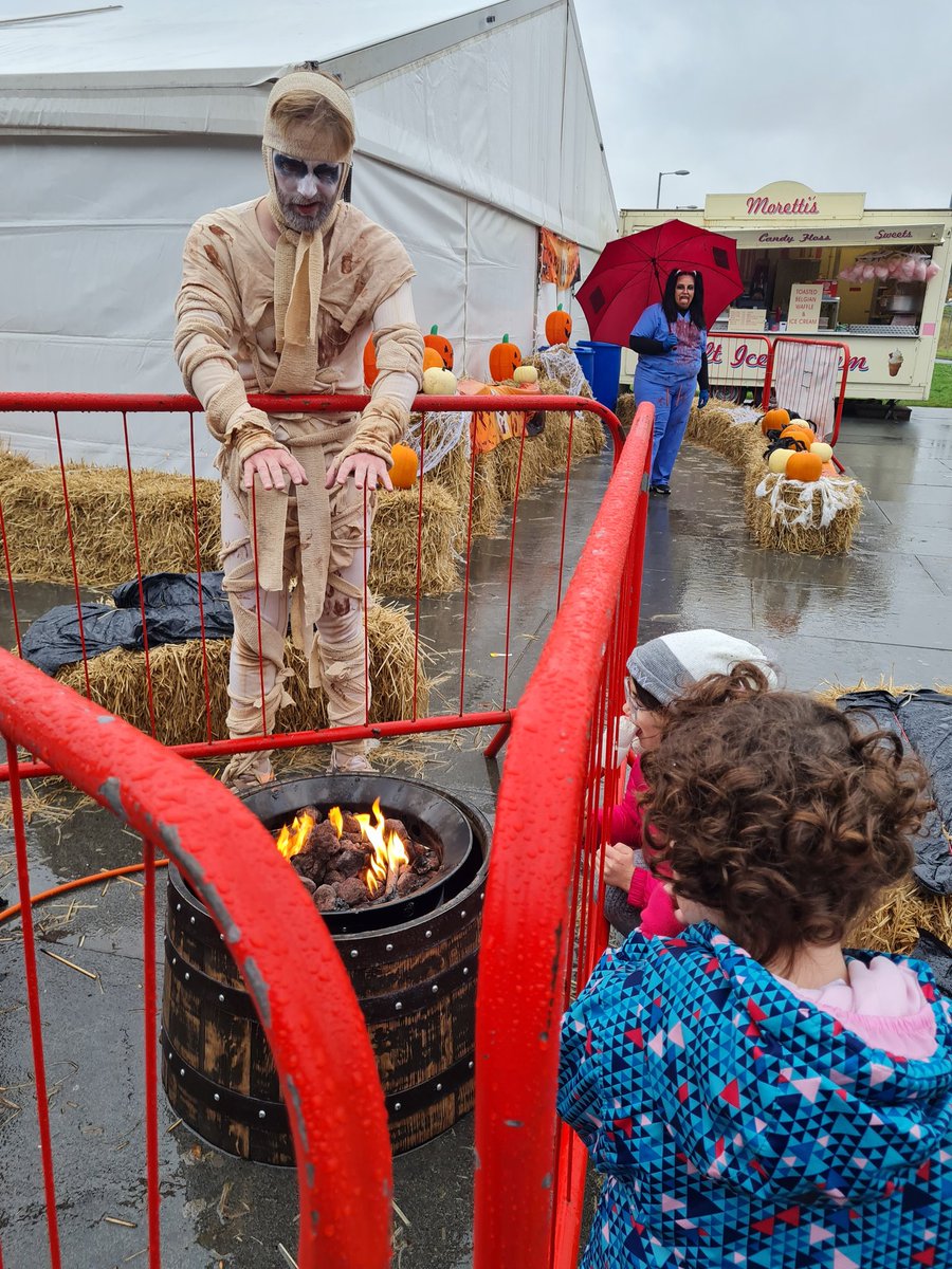 ashleighmc1991's tweet photo. Some Marshmallow toasting at #transportmuseum #glasgow #halloween https://t.co/JTddPmH1mB