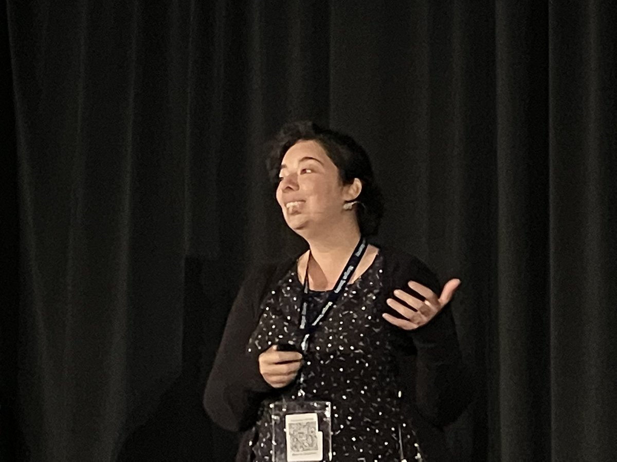 Now joined on stage by Mounia Elqortobi!

#DevOpsDaysMTL