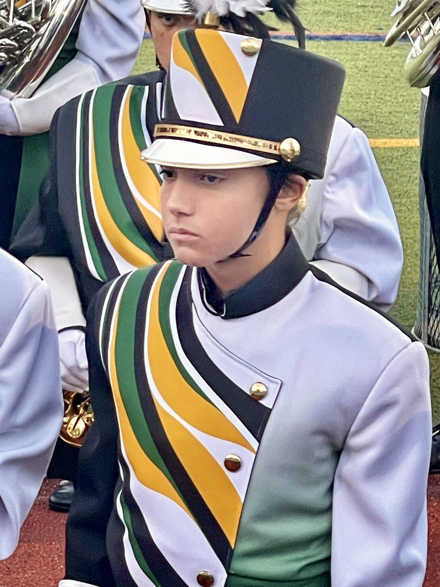 AnaPatty's tweet photo. My heart is like a marching band. I'm a fan in the stands 💚🥁🎷🎶🎺💚 #marchingband #highschool #warriors #showcase #clarinet #music #field #grandma https://t.co/gDMFkmSbuf
