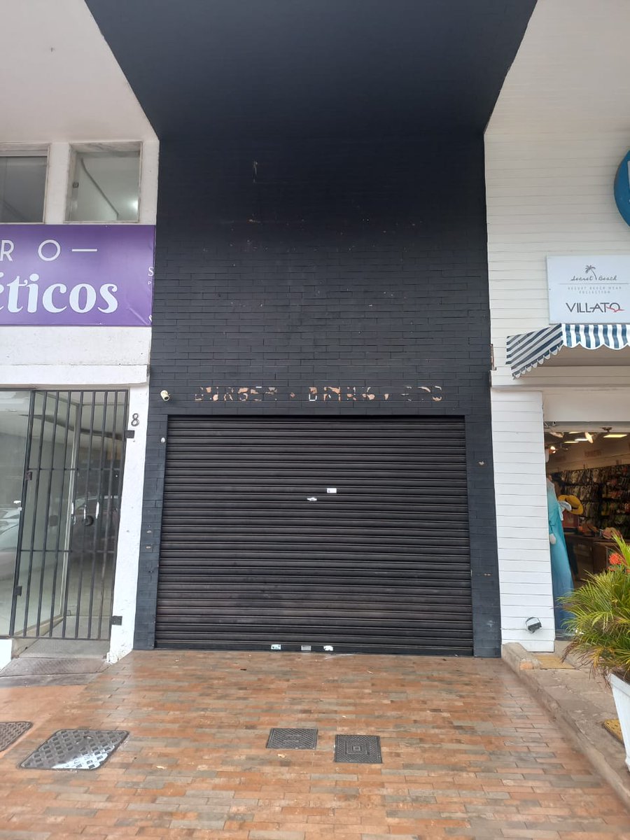 singelodf's tweet photo. e se eu colocar uma faixa escrita "FECHADO COM BOLSONARO" aí na frente será que os eleitores do miliciano vão entender em qual governo eu fali ou que eu sou do grupo deles? 🤔 https://t.co/Tfra4Pho7T
