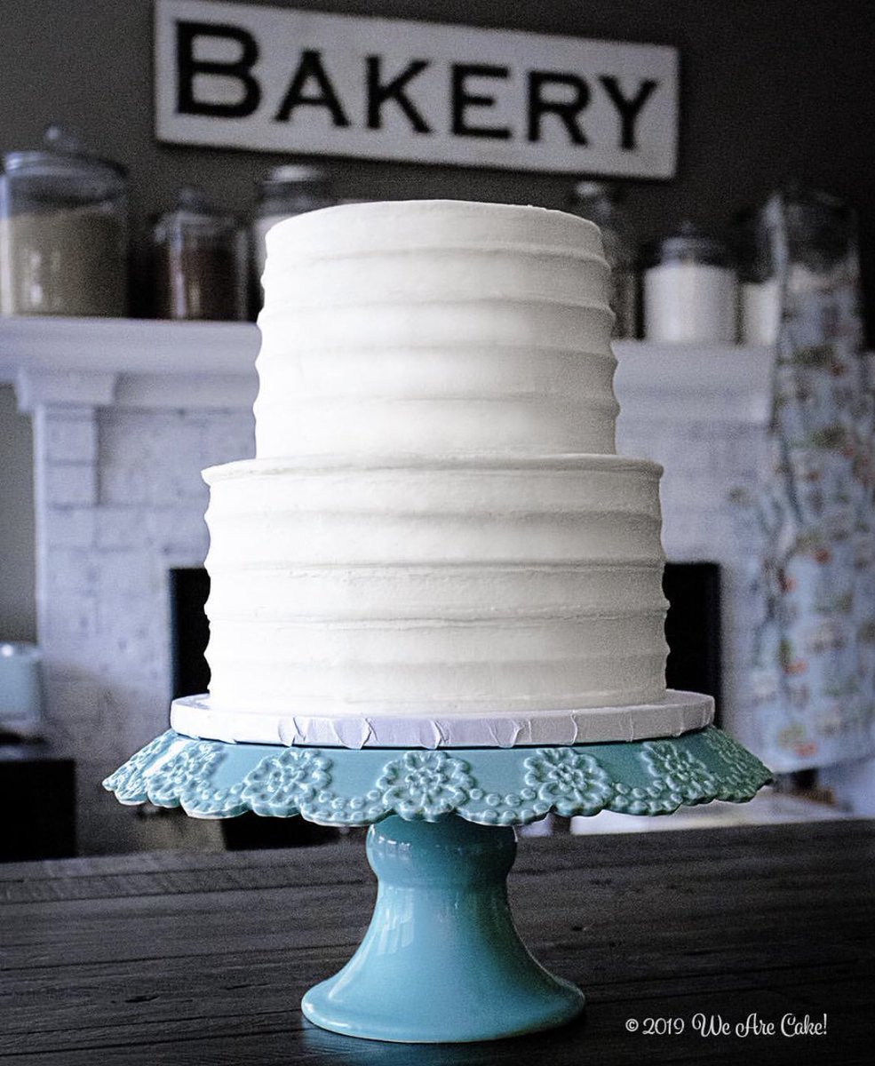 Clean and classic! #customcakes #customcake #cake #cakeinstagram #cakedecorating #cakesofinstagram #cakedecor 
#cakes #cakeartist 
#omgcake #wowcakes #amazingcakes 

instagram.com/p/Bu7FB4oBMWR/…