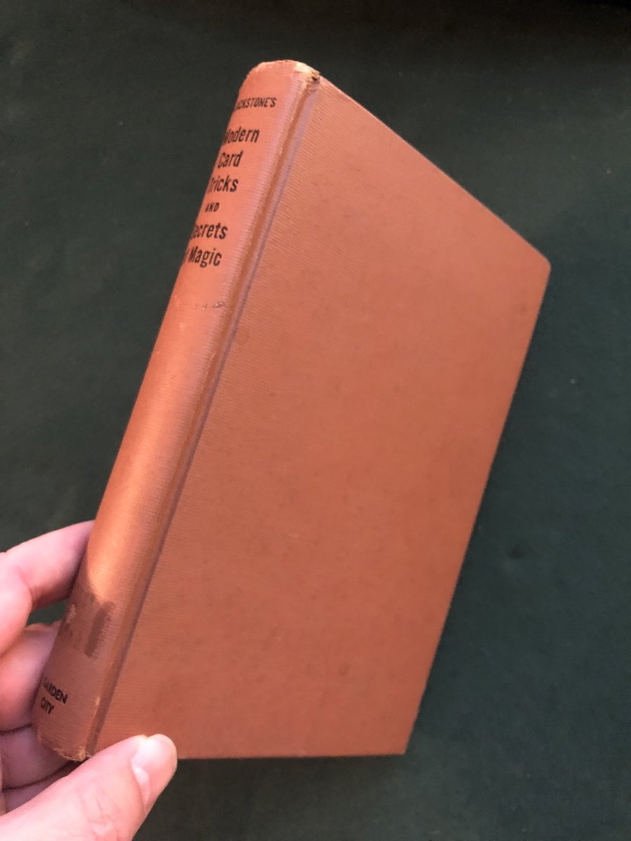 rayedenmagic's tweet image. Another recent addition to my magic library: Modern Card Tricks and Secrets of Magic (1941) by Harry Blackstone Sr. 

#magiclibrary #magicsecrets #lockandkey #antiquarianbooks #magiccollection #rayedenmagic