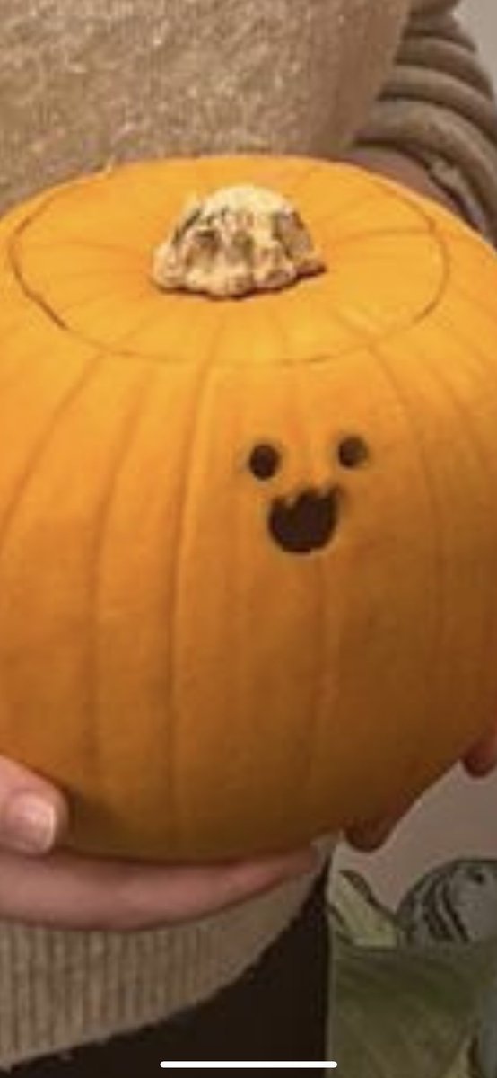 LewisKTV's tweet photo. So there’s this pumpkin carving comp at work, and my colleagues is the best thing I’ve ever seen https://t.co/cq5kq2Kiq6