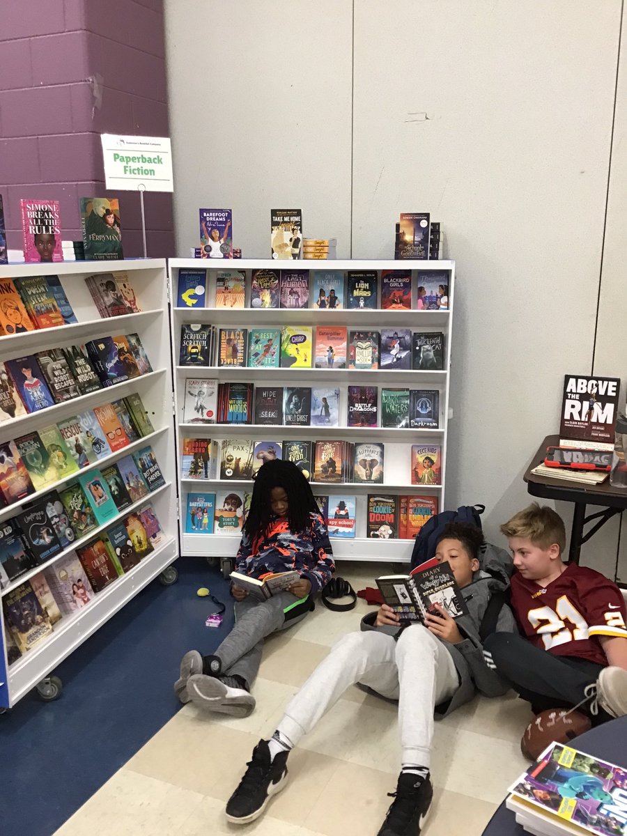 jamie_winchell's tweet photo. The #julianworks Book Fair is up and running! Huge thanks to Deborah Levine and many parent volunteers for making this happen. This event gets books into kids’ hands and is a community builder. All students can enter the raffle! #oakpark97 #libraries97 https://t.co/vuOxEgHMej