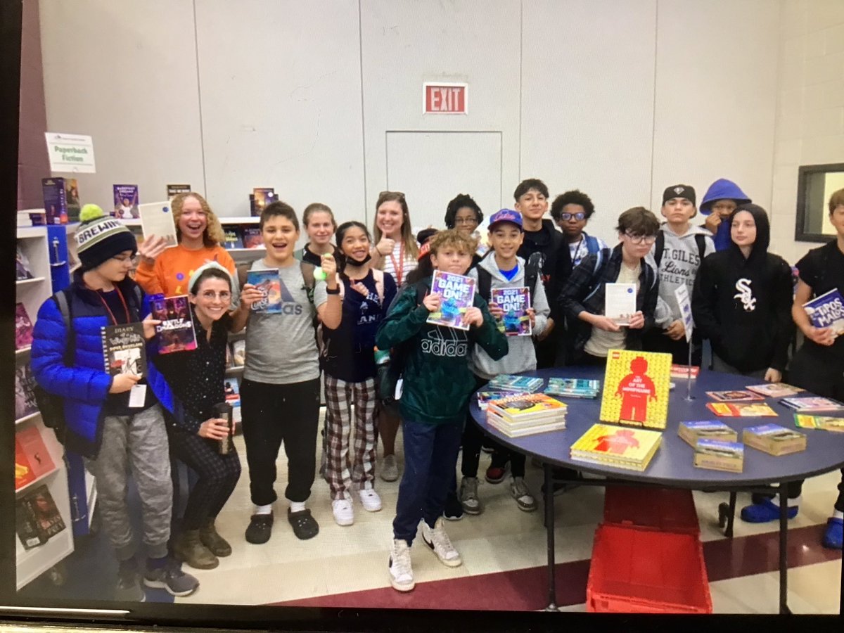 jamie_winchell's tweet photo. The #julianworks Book Fair is up and running! Huge thanks to Deborah Levine and many parent volunteers for making this happen. This event gets books into kids’ hands and is a community builder. All students can enter the raffle! #oakpark97 #libraries97 https://t.co/vuOxEgHMej
