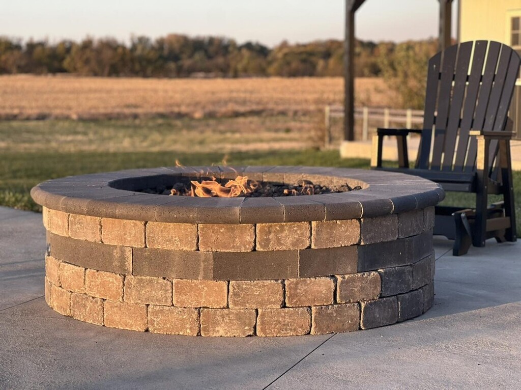 Beautiful gas Firepit complete! #hardscape #pavers #paverpatio #hardscapefactory instagr.am/p/CkOLSRMsw7G/