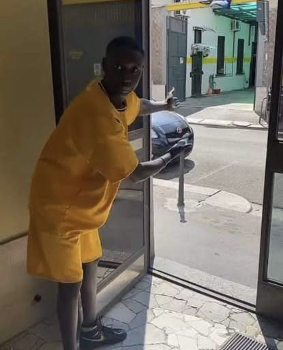 Pakistan are almost out of #T20WC2022 😂😂#PAKvZIM