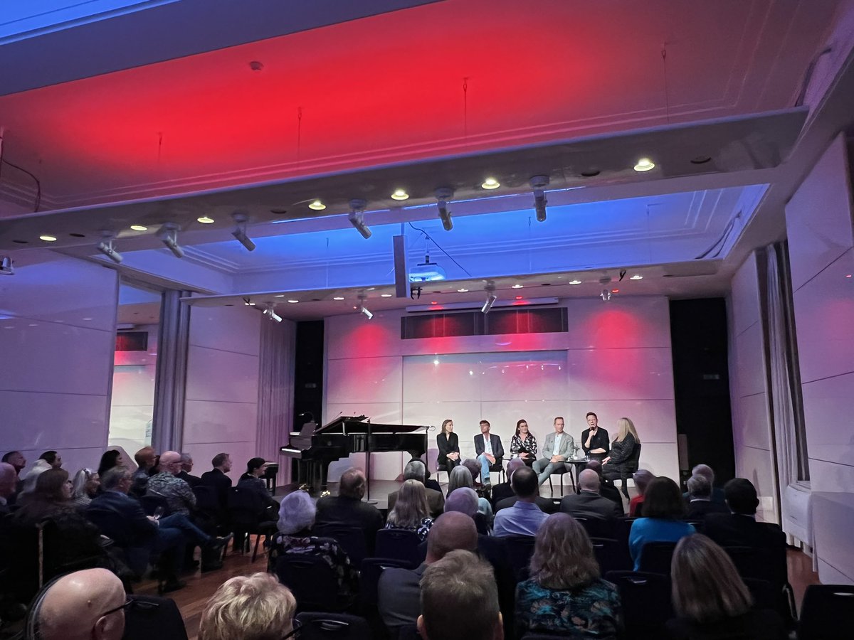 JamesOHP's tweet photo. Fabulous @operahollandpk event last night: an insight into the creation of Itch, a new opera we have commissioned from @dovecomposer &amp; Alasdair Middleton,based on the books by @simonmayo. Hearing from those three creatives as well as performances from @vickymezzo &amp; @Bigpinkbutton https://t.co/WNFDVPwKbe