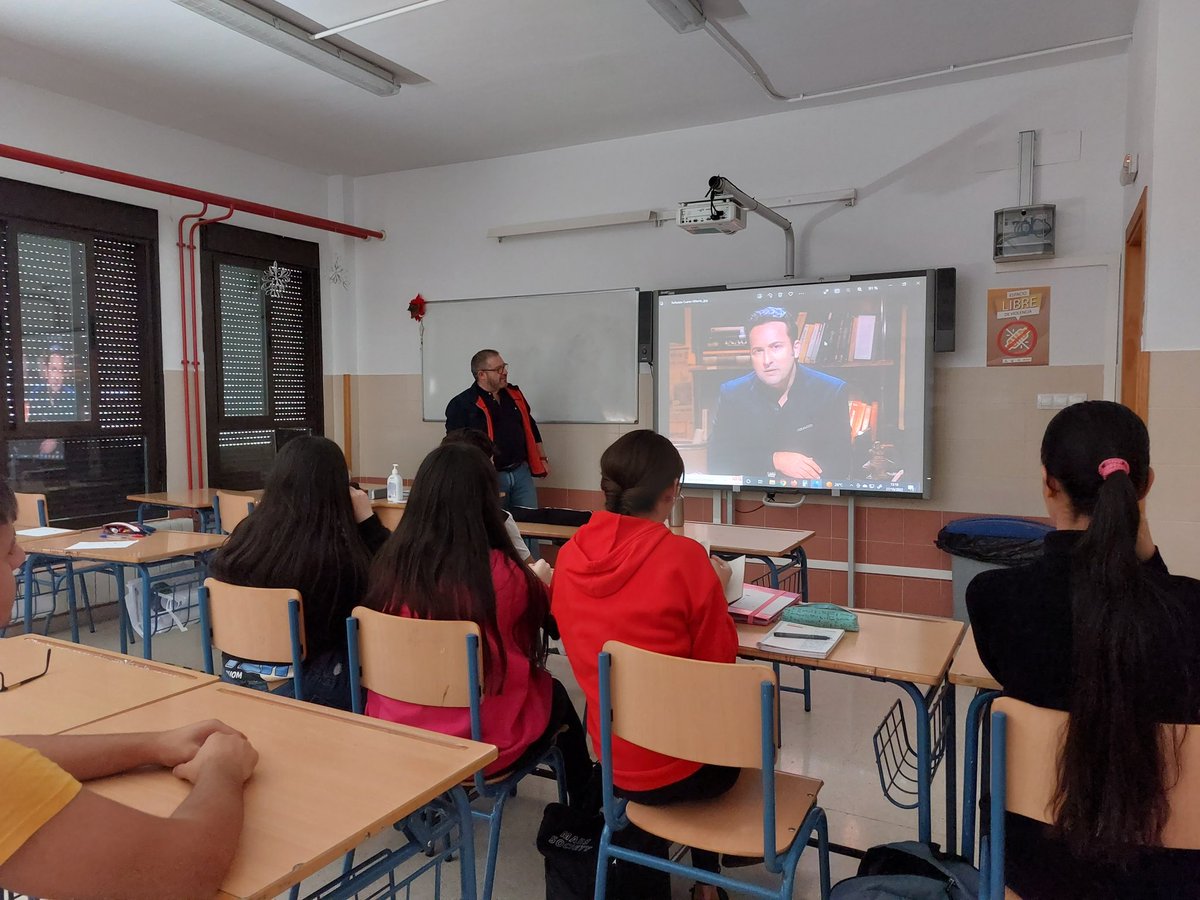 Alumnos de cuarto de la ESO, en el IES Veracruz, provincia de Jaén, en la clase de “valores éticos” impartida por Gaspar Sánchez Salas. 
Me ha llegado al alma. Gracias.