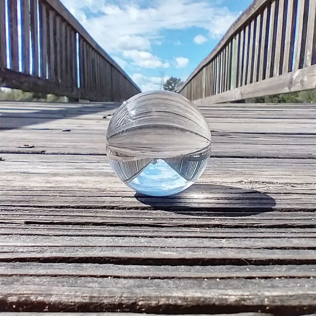 jaycer17's tweet photo. Peace and balance.
#zoomball #bridge #dock #muelle #puente https://t.co/Zdju2C03q4