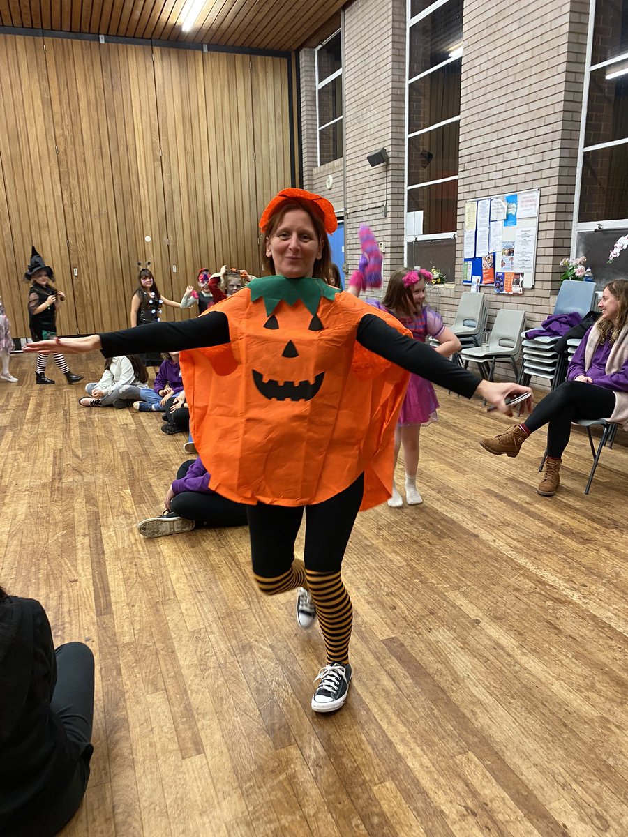 Last night our shadow puppet theatre crossed over with the Brownies Halloween party 😂😂 <a href="/Girlguiding/">Girlguiding</a> <a href="/GirlguidingMids/">Girlguiding Midlands</a>