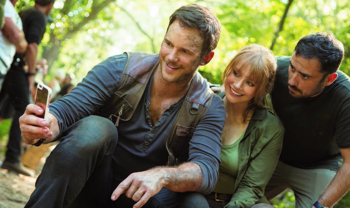 New/old photo of Chris Pratt, Bryce Dallas Howard and JA Bayona #JurassicWorldFallenKingdom