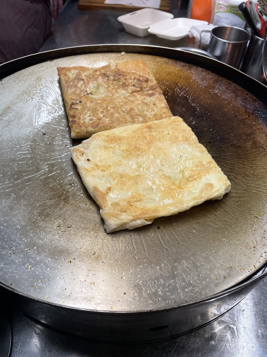 hbker07's tweet photo. อร่อยที่สุดในเชียงใหม่บอกเลย ใครมาเชียงใหม่แกต้องมากินโรตีของพี่เค้านะ พาเพื่อนมาทีไรก็ว้าวทุกคน แบบไม่อยากกลับ อยากกินทุกวัน5555555555555555555 อยู่ใกล้ๆโรงเรียนโกวิท https://t.co/OFJ9yha6cy