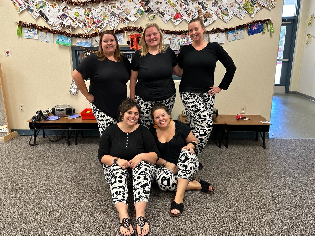 The 1st grade team is "Dreaming of a world without drugs" #RedRibbonWeek2022