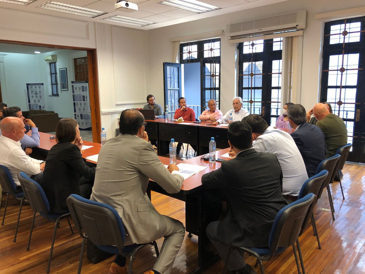 CoparmexPuebla's tweet photo. Seguimos trabajando por una #MovilidadSegura en #Puebla, por ello a través de la Comisión de Desarrollo Urbano que preside @JQuintanaGomez se convocó a una reunión con integrantes de asociaciones, colectivos y de la academia que son expertos en movilidad y urbanismo. https://t.co/goQ0PiwArU