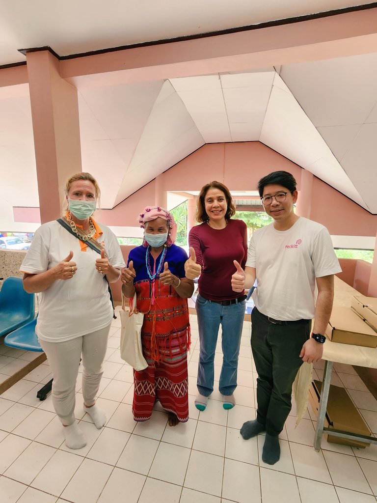 Unfpa_Thailand's tweet photo. Ms. Po Ter, traditional birth attendants since 25 years old. Not only she is trained by Thai health personnel to be the frontline saving life of pregnant women in remote area, she also becomes a trainer of training for other traditional birth attendants! 👏👏
#SafeBirthforAll https://t.co/BCa3rlCFtx