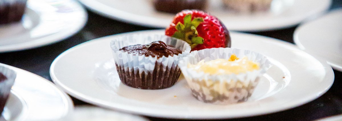 BellEventCentre's tweet photo. The cake doesn't have to be the only dessert at your wedding! 

📸: @bambino_International 
#wedding #weddingvenues #venue #cincinnati #cincinnativenues #dessert https://t.co/bkNm2ujKv5