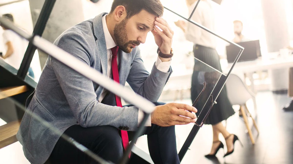 A recent survey reported that Attorneys saw less burnout in the first half of this year compared to Q4 2021, but the numbers are still troubling: buff.ly/3eLsEpd 
#Legal