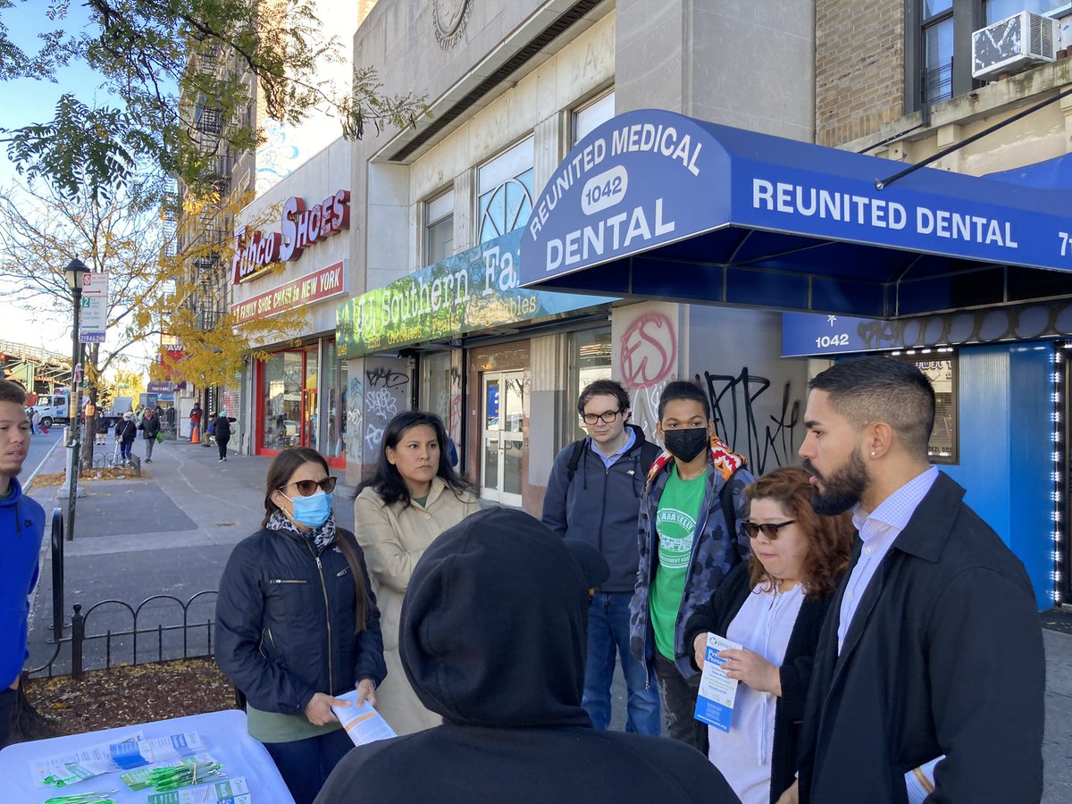 This morning the <a href="/bxfac/">Bronx Financial Access Coalition</a> and <a href="/LESPeoplesFCU/">LES PEOPLE'S FCU</a> continued our tour of closed bank branches on Southern Blvd with Assemblyman <a href="/KennyBurgosNY/">Kenny Burgos</a>. Originally a #DollarSavings branch, <a href="/popularbank/">Popular Bank</a> closed this branch in 2020. Now it’s a grocery store and the neighborhood has one fewer branch.