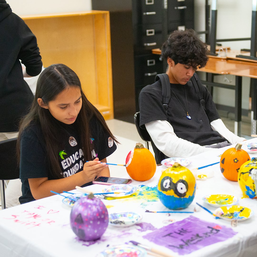 educare_fdn's tweet photo. Thank you to all the students who made it out to @downtownmagnets for their annual #Halloween #pumpkin painting. Great job to the students and the #EduCare team for putting it all together. #afterschoolmatters #Heartset #lightonafterschool https://t.co/g79SijTGkP