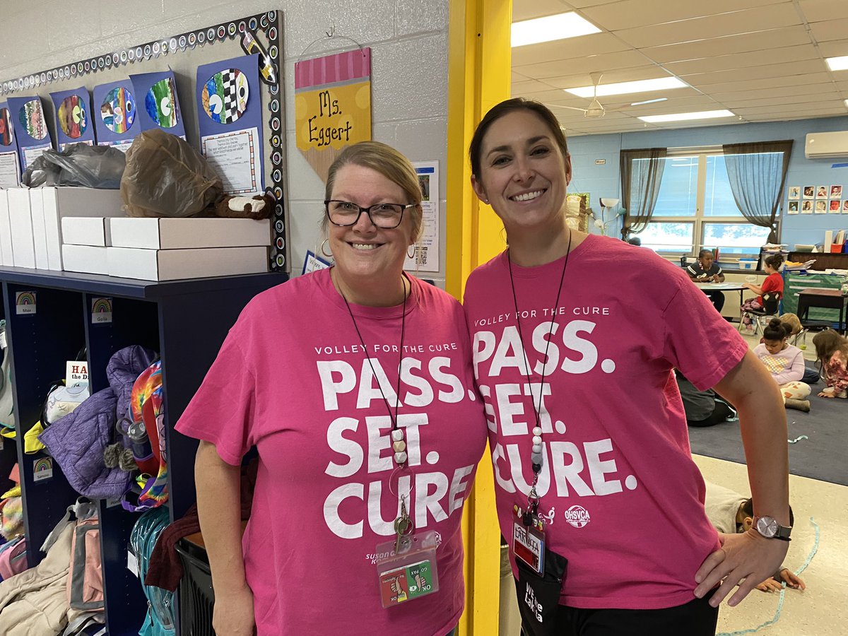 Celebrating Breast Cancer Awareness Month at Creekside today and found my twin <a href="/Allan2ndgrade/">Stephanie Allan</a>!!  #WEareLakota #NeedToSucceedCECS <a href="/Creeksidetweet/">Creekside ECS</a>