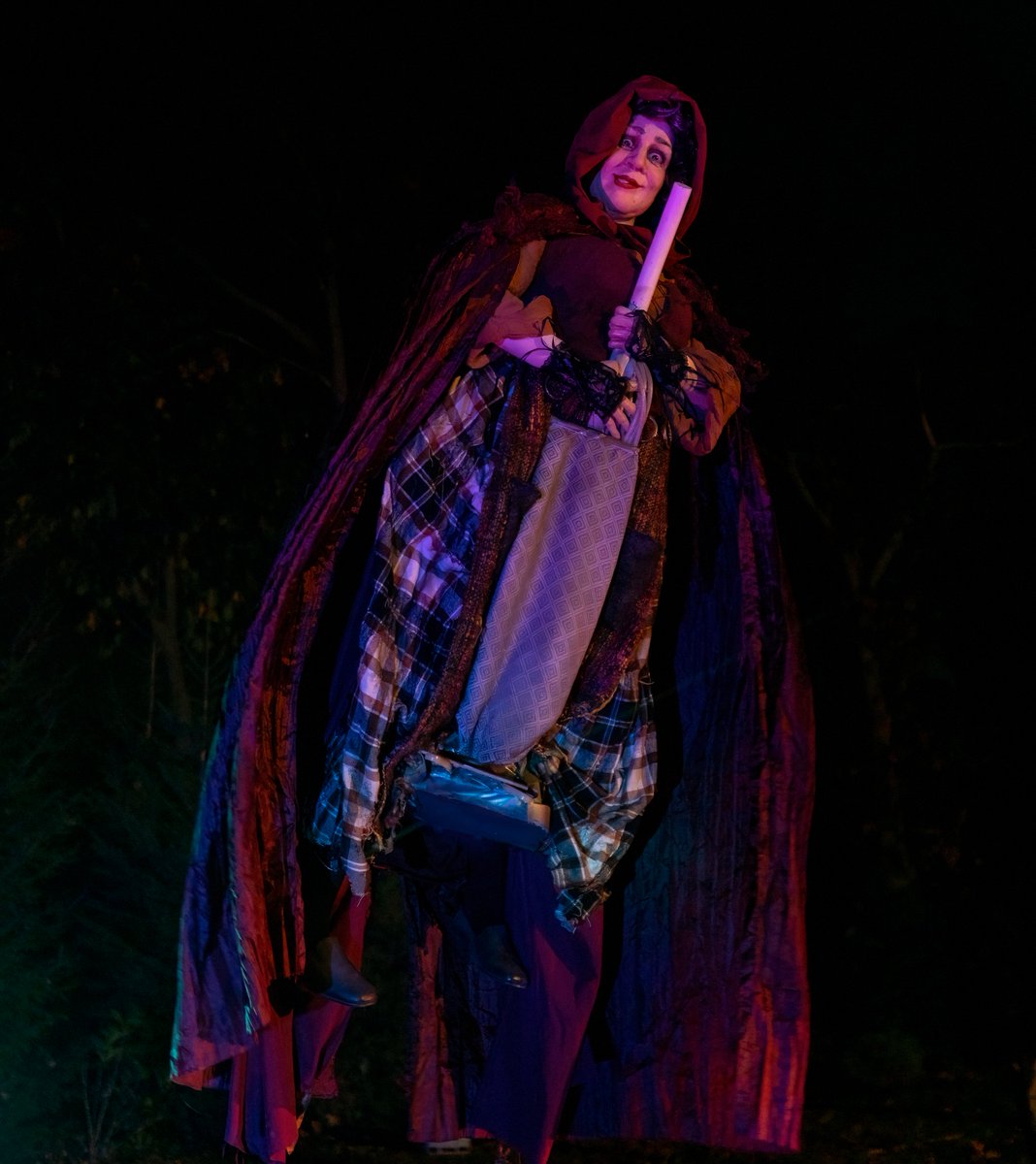 Brandon_H_ART's tweet photo. Today I'm on the cover of @TimeOutNewYork with some of my favorite @NYCHalloween Artists - I'm dressed as #BillyButcherson from #HocusPocus and we're flanked by my Flying #SandersonSisters Puppets that I built from scratch! Read about it here: https://t.co/L5WkVlkWrz #Halloween https://t.co/ITw23HUn7a