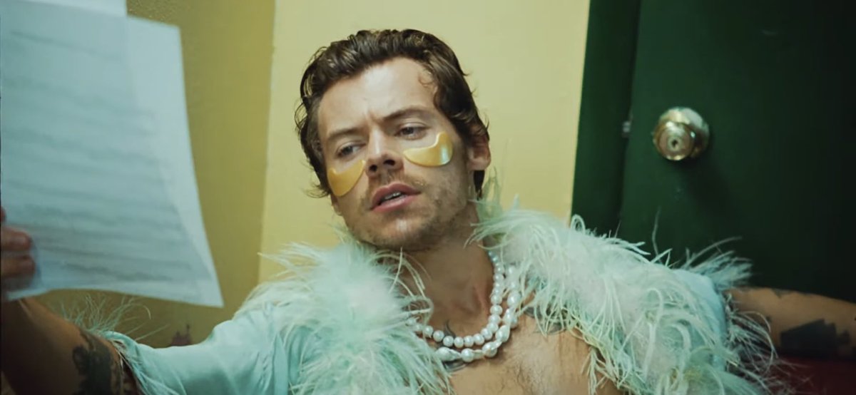 cafeinapop's tweet photo. Harry Styles se transforma num tritão superstar e lança o clipe de "Music for a Sushi Restaurant", novo single do #HarrysHome 🍣
https://t.co/rFHOm4Q6g0