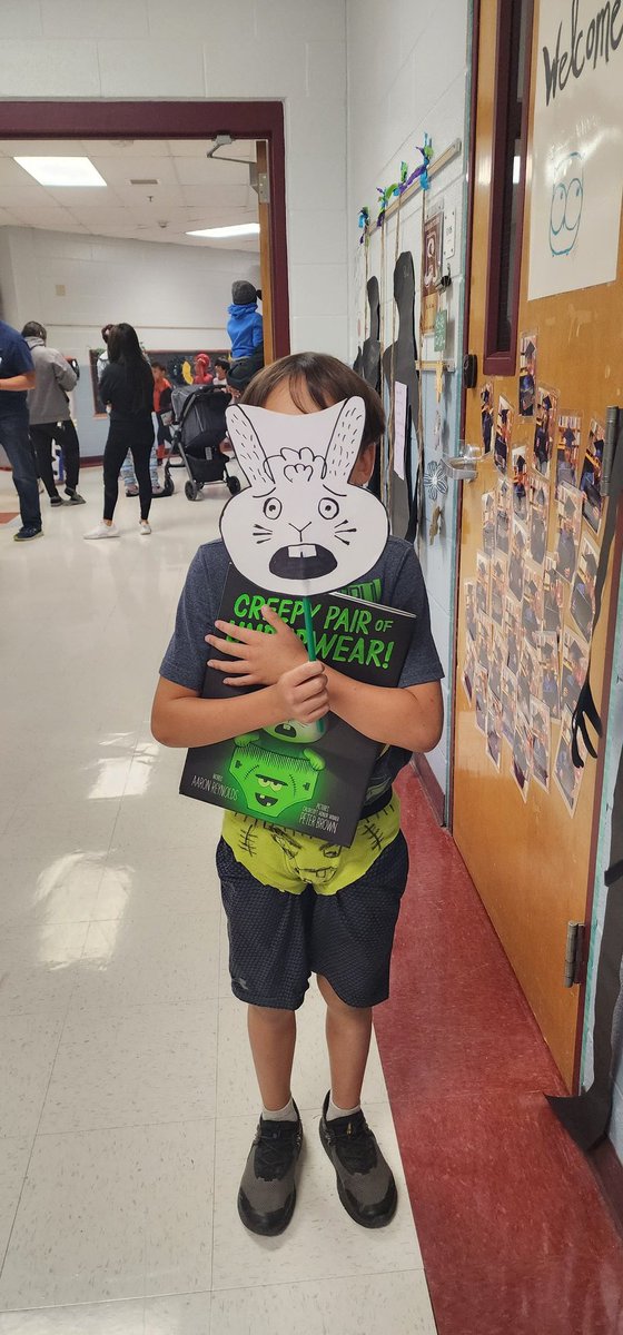 rabareads's tweet photo. These crayons don't quit! So many characters! Show us your book! @RabaCounselor @MrodriguezLST @NISDRabaES @NISDLib #RedRibbonWeek2022 #characterdressup https://t.co/PWmTuohxZN