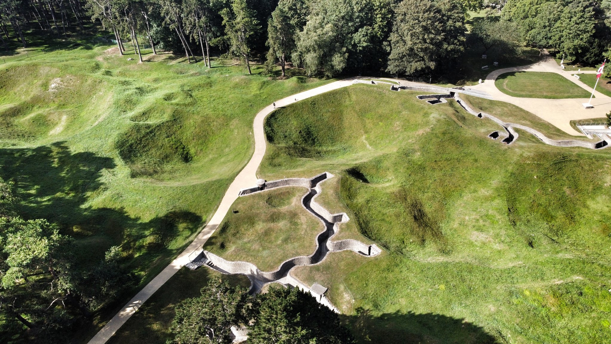 Dan Hill on Twitter "Really cool view of the preserved WW1 trenches on Vimy Ridge today. The