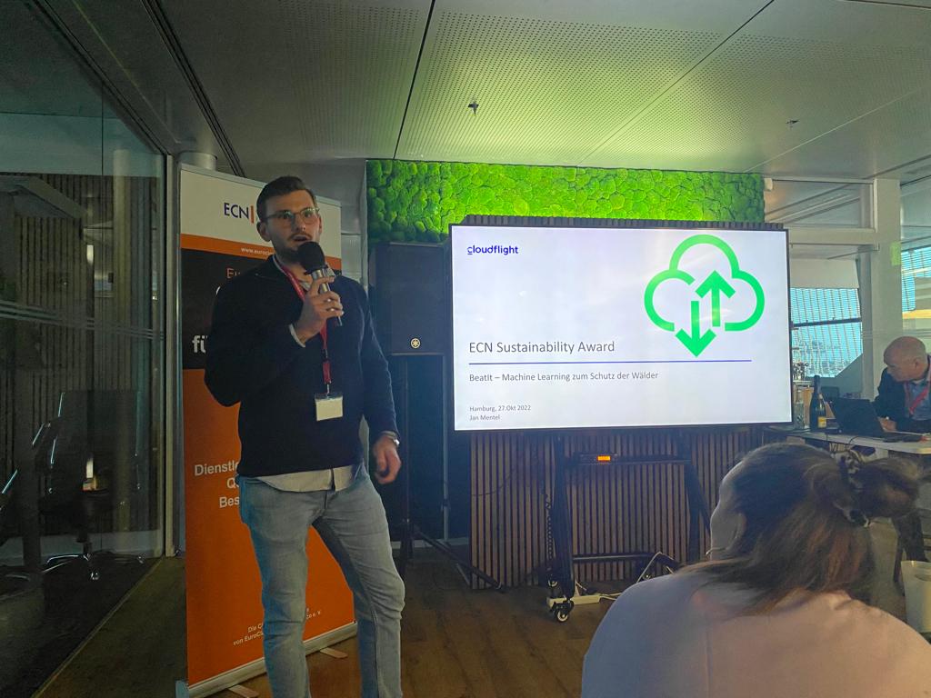 .<a href="/Cloudflightio/">Cloudflight</a> stellt #Beattit für #maschinelles Lernen zum Schutz der Wälder im #Sustainability #pitch beim <a href="/ECNSummit/">Enterprise Cloud Native Summit</a> vor.

#ECNAward <a href="/eco_de/">eco e.V.</a> <a href="/EuroCloud_DE/">EuroCloud Deutschland_eco e. V.</a>