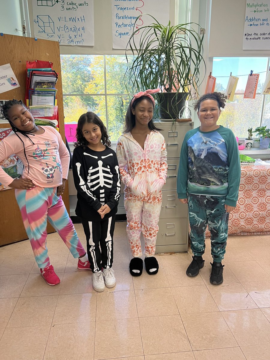 LindenSchoolOne's tweet photo. “Don’t let drugs get in the way of your dreams!” #PajamaDay #RedRibbonWeek2022 @LindenSchoolsNJ @RGT_EdD #SchoolOneIsFun https://t.co/UeTVQTVN4b