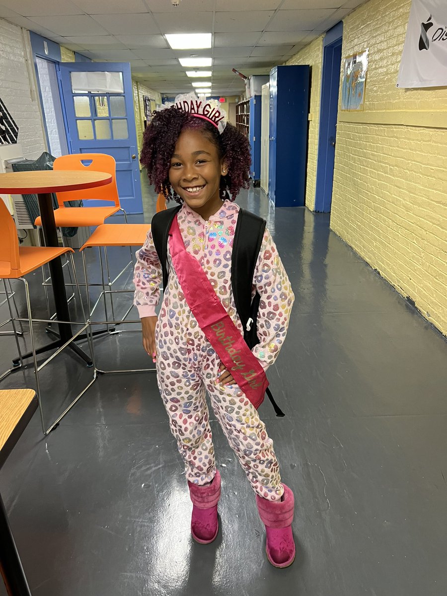 LindenSchoolOne's tweet photo. “Don’t let drugs get in the way of your dreams!” #PajamaDay #RedRibbonWeek2022 @LindenSchoolsNJ @RGT_EdD #SchoolOneIsFun https://t.co/UeTVQTVN4b