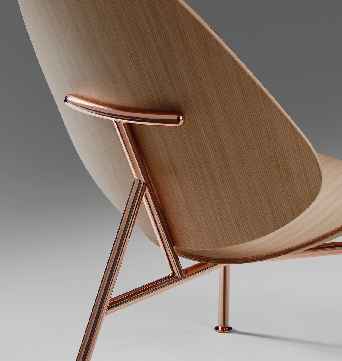 brezachsolution's tweet photo. Pedersen by Bernhardt Design is a striking example of the beauty in simplicity. Inspired by an open seashell, the simple 3 legged chair is a functional sculpture and incredibly comfortable. #design #officefurniture #furniture #furnituredesign #office #beauty https://t.co/A3YCgqf1Vj