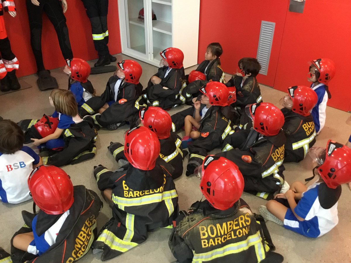 LJGW06's tweet photo. Year 1 @BSB_Barcelona had so much fun today visiting the Parque de Bomberos in Val d'Hebron en Barcelona; learning about our wider community and heroes without capes. They loved getting in the fire engine and listening to the siren, plus trying on the clothes! https://t.co/o2kZG92ICf