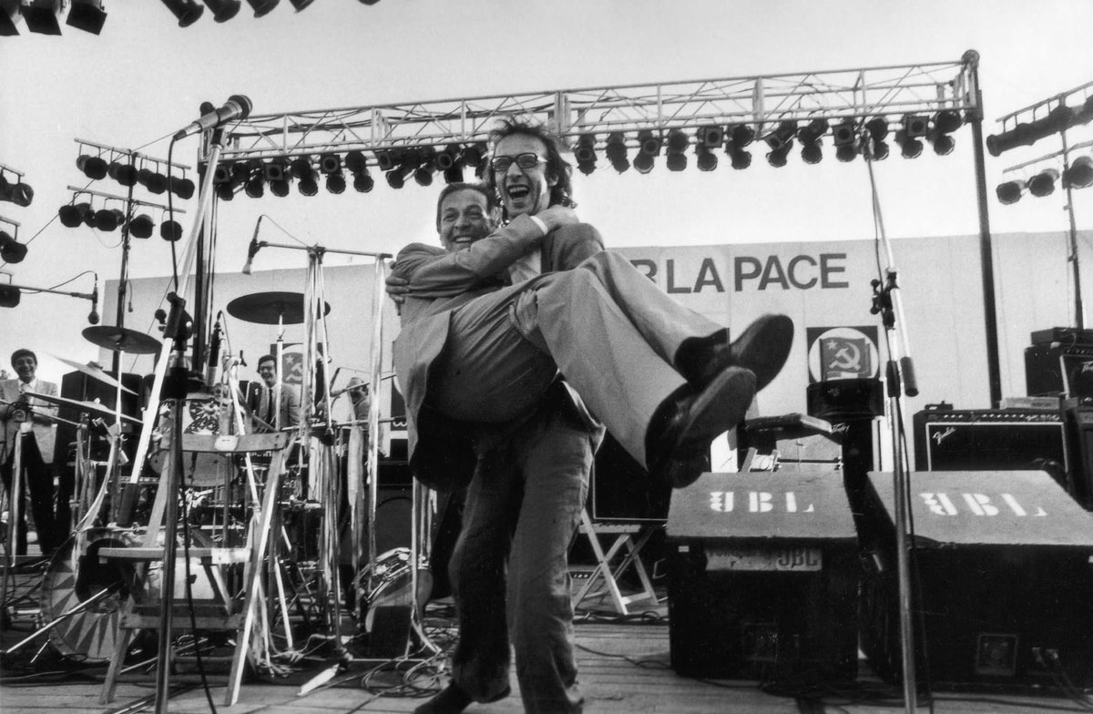 cozzolino62's tweet photo. Buon compleanno a #RobertoBenigni, 70 anni di straordinario talento. https://t.co/prjtGr5btu