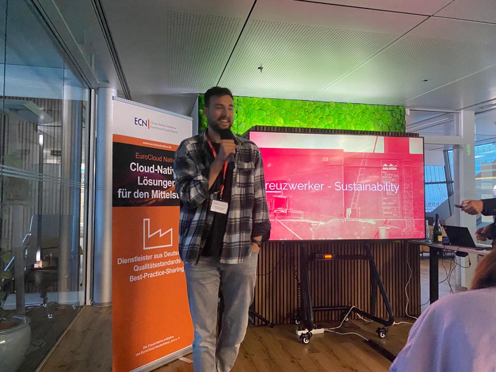 .@Kreuzwerker will es wissen - zweite Runde im #Sustainability #pitch beim <a href="/ECNSummit/">Enterprise Cloud Native Summit</a>! 🥊🥊

#ECNAward <a href="/eco_de/">eco e.V.</a> <a href="/EuroCloud_DE/">EuroCloud Deutschland_eco e. V.</a>