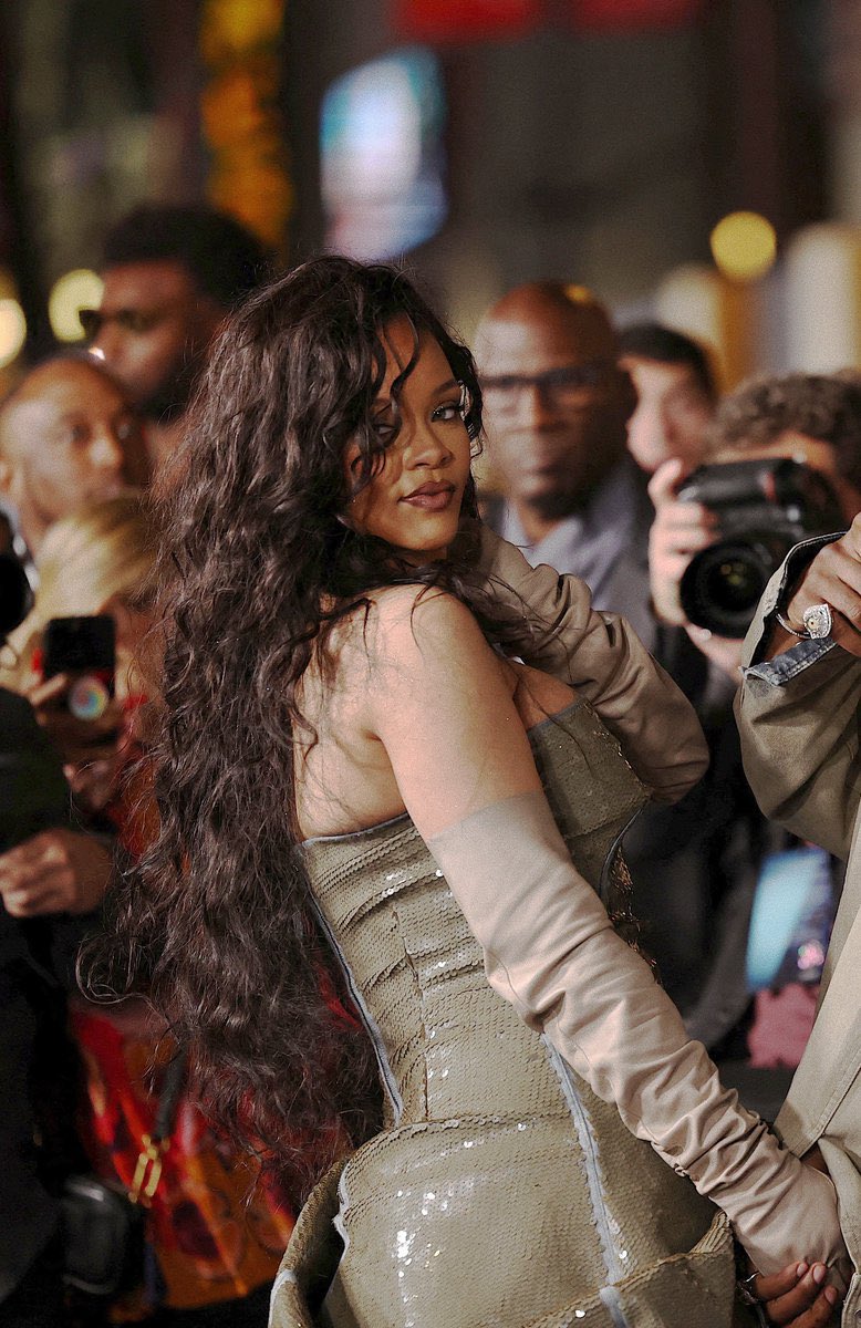 Nevernyny's tweet image. Rihanna’s "Lift Me Up" is challenging for Top5 debut on Billboard Hot 100 before even it tracking first week