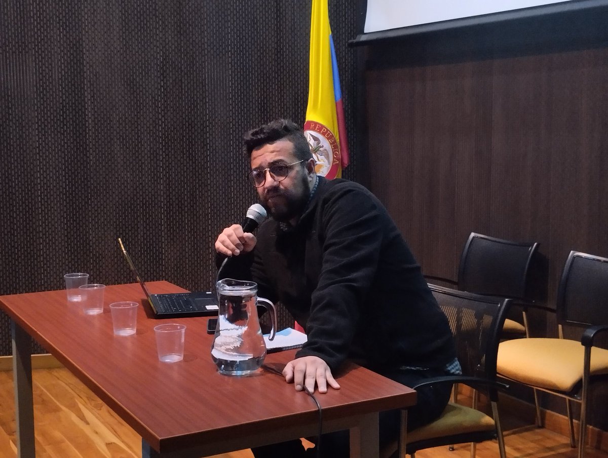fedehuve's tweet photo. Alejandro Restrepo, directivo de ONG #Paz y #Reconciliación presenta el tema: La Paz en #Colombia desde un 
enfoque binacional: el rol de la #juventud

En el marco del taller DERECHOS HUMANOS, PAZ Y DEMOCRACIA 🙌🏼

#FEDEHU https://t.co/ifXRLTRZwn