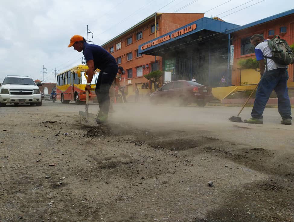 AlcaldiaZamoraO's tweet photo. El día de hoy nos movilizamos a limpiar los estragos causados por las fuertes precipitaciones en nuestro municipio #Zamora #guatire https://t.co/1faRMguS1P