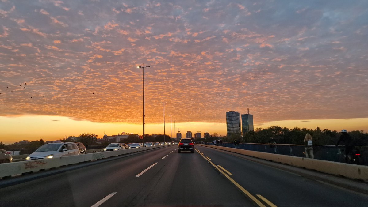 mzdrale's tweet photo. #zalazaksunca #sunset #belgrade #serbia #beograd #srbija https://t.co/Bayywlo67o