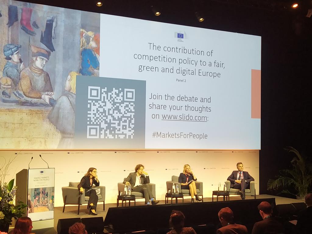 Debate on the role of the state in today's geopolitical context #Marketsforpeople by @EU_Competition. @anubradford  highlighting the role of strong competition policy: subsidy races & relaxation of merger control not the right tools to address challenges 🇪🇺 is facing.#Competition