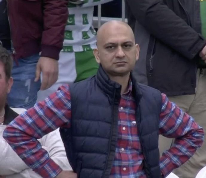 BioWareProblems's tweet image. The entire galaxy in ME3: We need to stop the Reapers! 

Shepard: