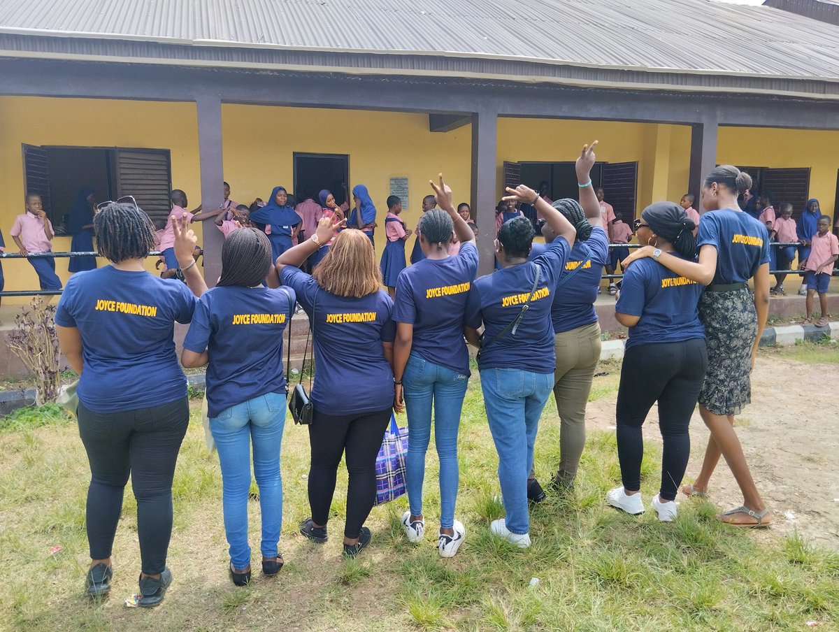Joycfoundation's tweet photo. On 20th October 2022, Joyce Foundation visited Seventh day Adventist grammar school in Ed,  to sensitized 100 girls on their menstrual hygiene and each were given a reusable pad made by @PadupC  as part of celebrating the girl child in Nigeria. 
#padupagirl
#reusablepad
#Padup https://t.co/F0MtRwwSxh