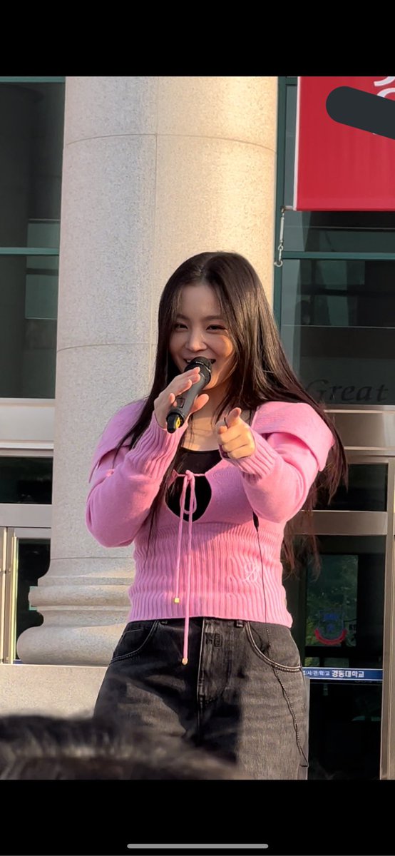 Ieehaye's tweet photo. By looking at my face it’s crystal clear that I enjoyed the stage so much! I hope the audiences felt the same thing too! 🥺 https://t.co/vCKzGLPEfZ