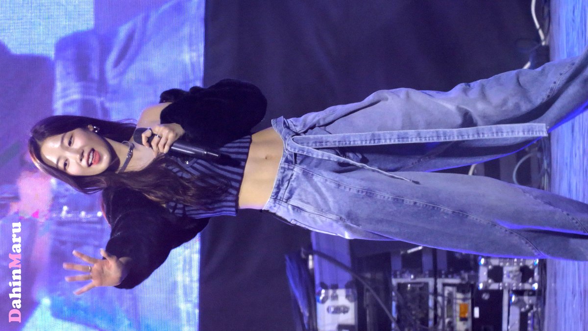 Galaxy_Maru's tweet photo. 221027 #LE_SSERAFIM(#르세라핌)#카즈하(#KAZUHA)-#Good_Parts/직캠FANCAM/#충남대 축제 by DahinMaru
https://t.co/iJ25GPNuWa https://t.co/C18hNDgalB