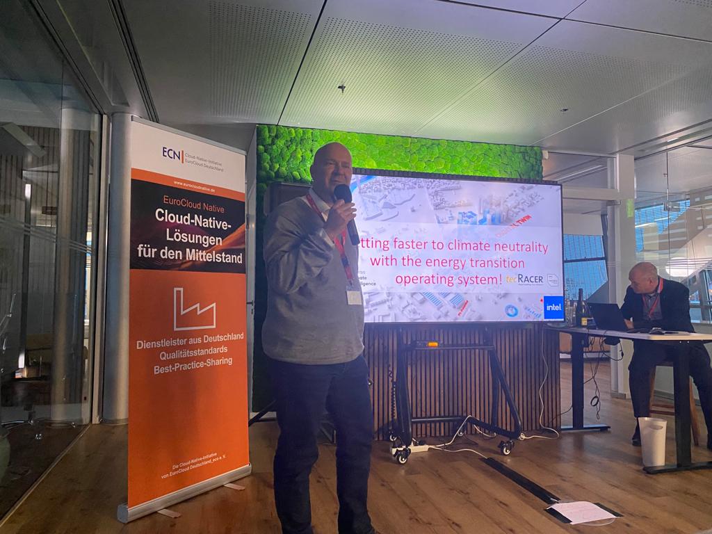 Mit <a href="/tecRacer/">tecRacer</a> endet der  #Sustainability #Pitch beim <a href="/ECNSummit/">Enterprise Cloud Native Summit</a> ⌛️

#ECNAward <a href="/eco_de/">eco e.V.</a> <a href="/EuroCloud_DE/">EuroCloud Deutschland_eco e. V.</a>