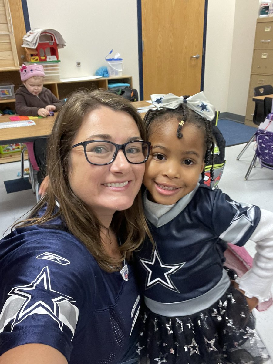 VtaylorPhD's tweet photo. Sports day! Look at all these people with great taste! @SufVAschools @NSESDolphins https://t.co/H9XrVbBMVb