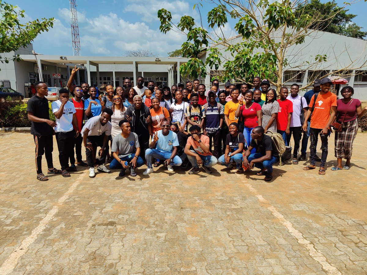 AdemoyeDaniel's tweet photo. Today's Microsoft learn student ambassador's meet up was lit. We had interactive sessions which included tech career talks,a Kahoot session, questions and answers and a whole lot more.
@Microsoft
#MLSANG
#MLSAEKSU
#MLSAEKITI
@mlsa_eksu https://t.co/tZBF7GstRG