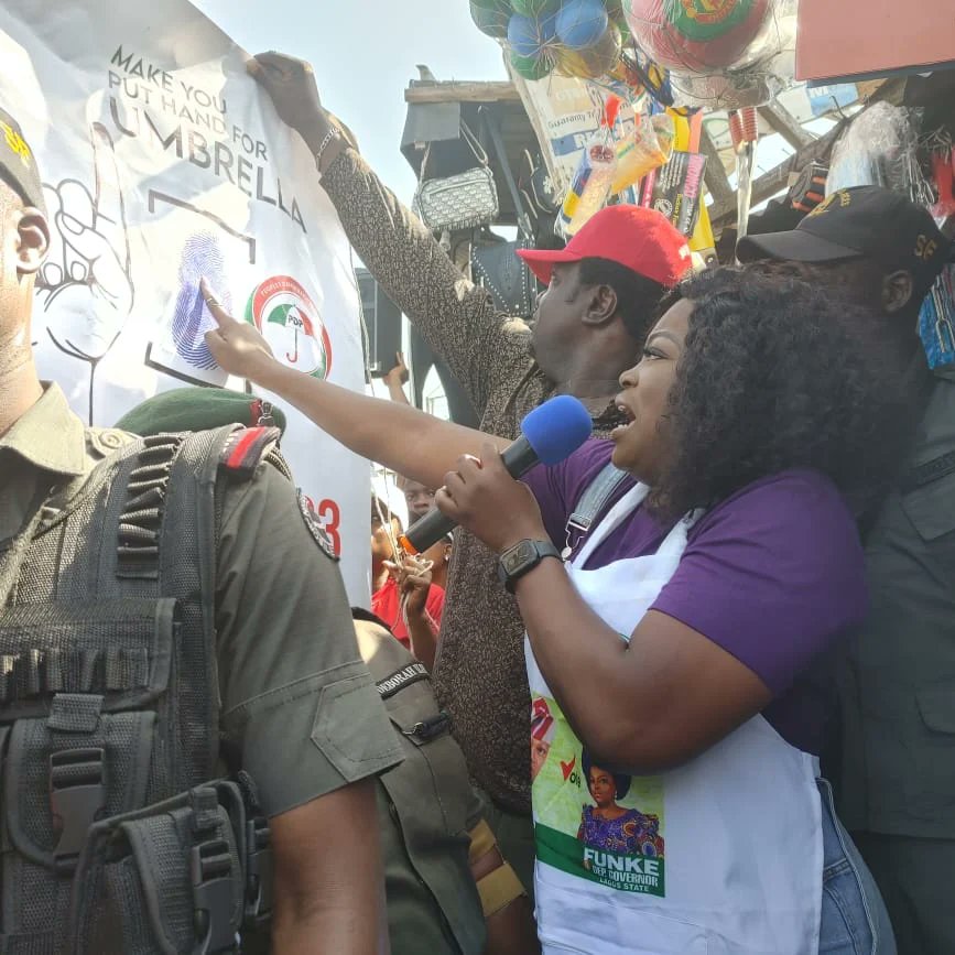 lagosforlagos's tweet photo. The market men and women in Agboju welcomed @funkeakindele the deputy governorship candidate of the Lagos PDP to their midst with dancing and rejoicing. 

The change is here. . . A breath of fresh air.

#JANDOR 
#jandorforgovernor 
#jafuneko2023 
#lagosnigeria https://t.co/bDmg36XXMg